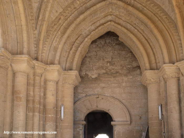 ENSAMBLAJE DE TORRE-PORCHE Y PORTADA SUR DEL TEMPLO